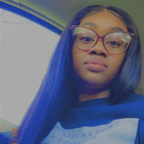 Meet your Posher, Briana - Picture 1 of 1